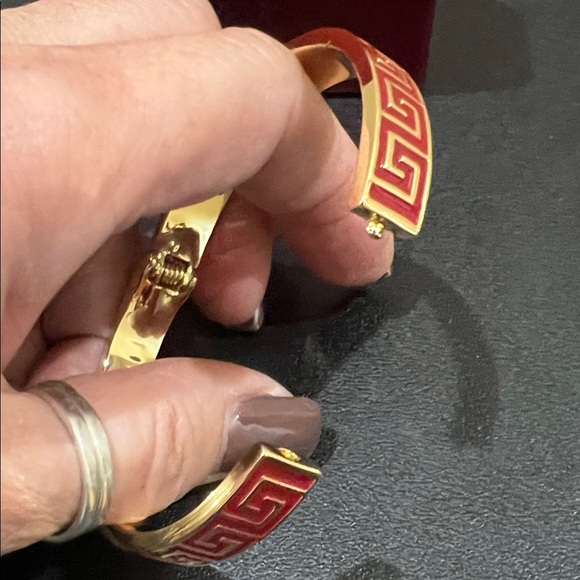 House of Harlow 1960 | Greek Motif Bangle Bracelet - Picture 6 of 10